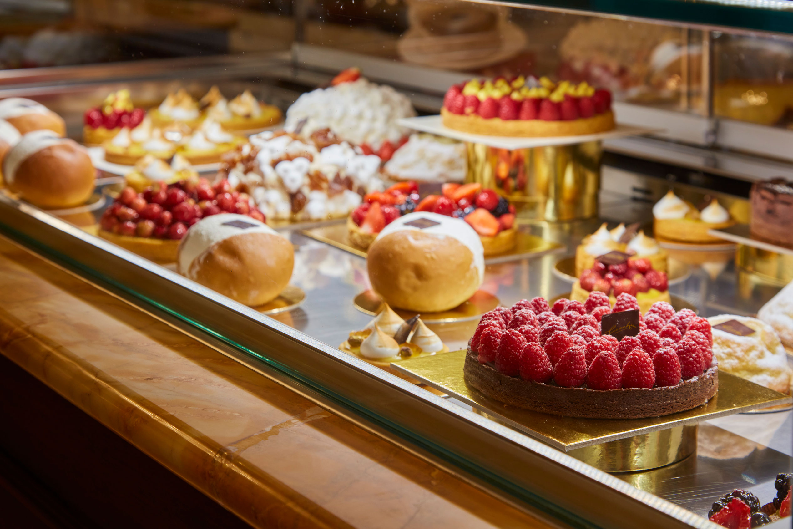 Pasticceria Cucchi celebra 90 anni: la storia di un luogo che continua a raccontare Milano