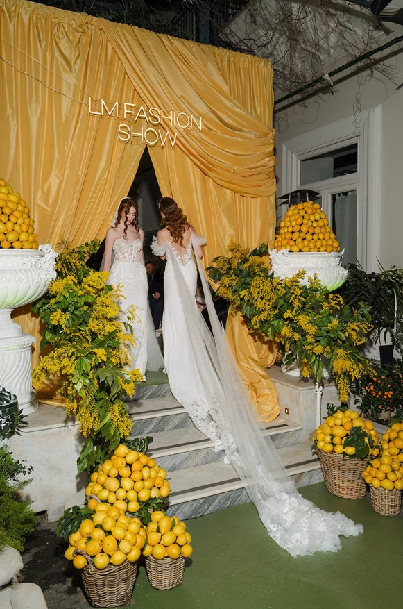 LA MAGIA DELLA MODA SPOSA CONQUISTA SORRENTO: SEDUCENTI LE COLLEZIONI BRIDAL 2026 DI MICHELA FERRIERO TRA ARTE, SARTORIALITA’ E LUSSO SENZA TEMPO
