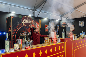 COCKTAIL CIRCUS CONQUISTA VINITALY CON IL TEMPLE BAR: MIXOLOGY, SPETTACOLO E SPERIMENTAZIONE SENZA CONFINI