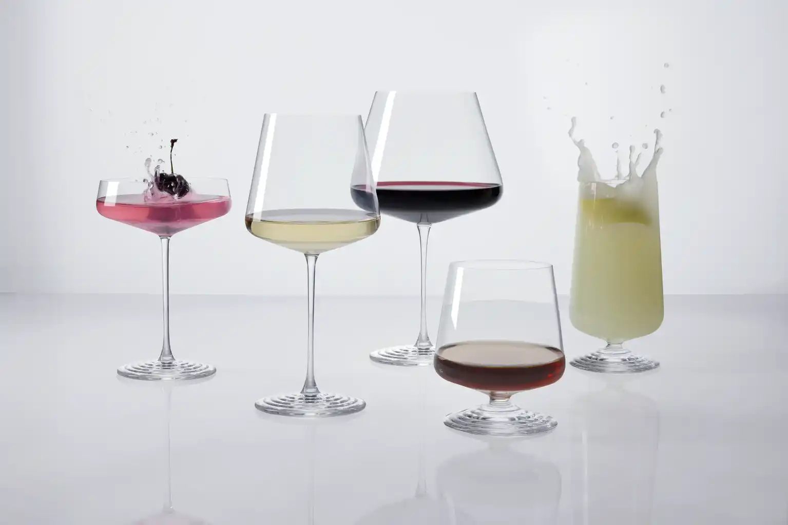 NUDE Glass e Tom Dixon presentano SPLASH, la nuova collezione di bicchieri ispirata al rituale del bere